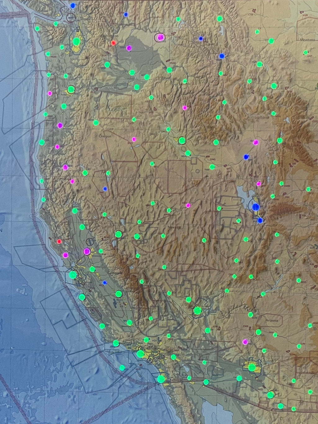 Image of the LightMap Air USA showing live METAR conditions of the West Coast