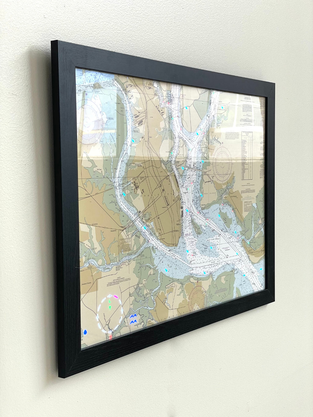 LightMap Air with Black frame showing live METAR and Weather