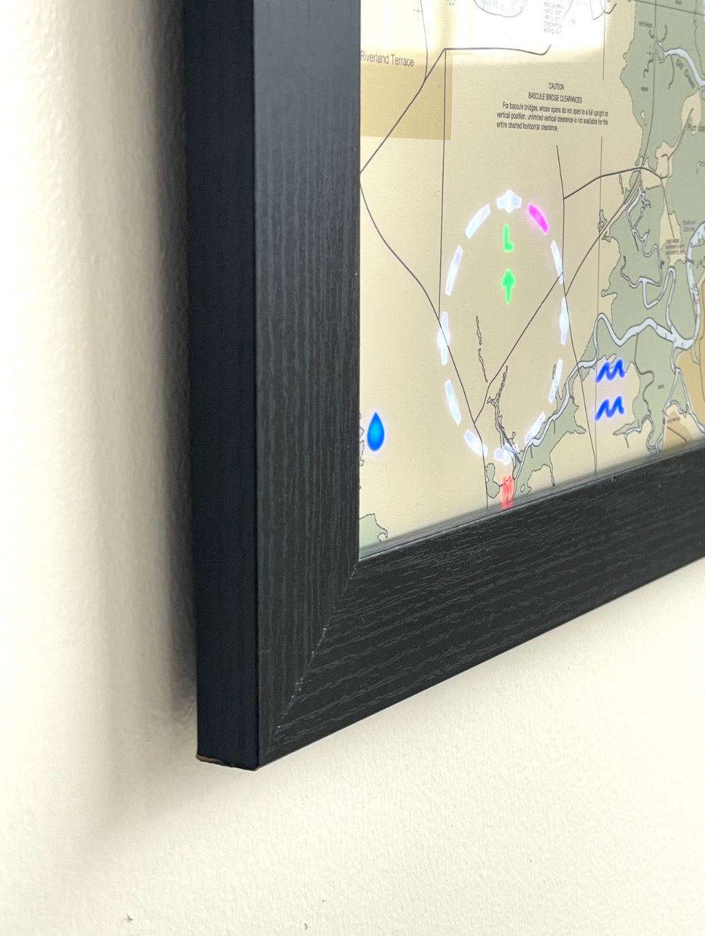 LightMap Air with Black frame showing live METAR and Weather