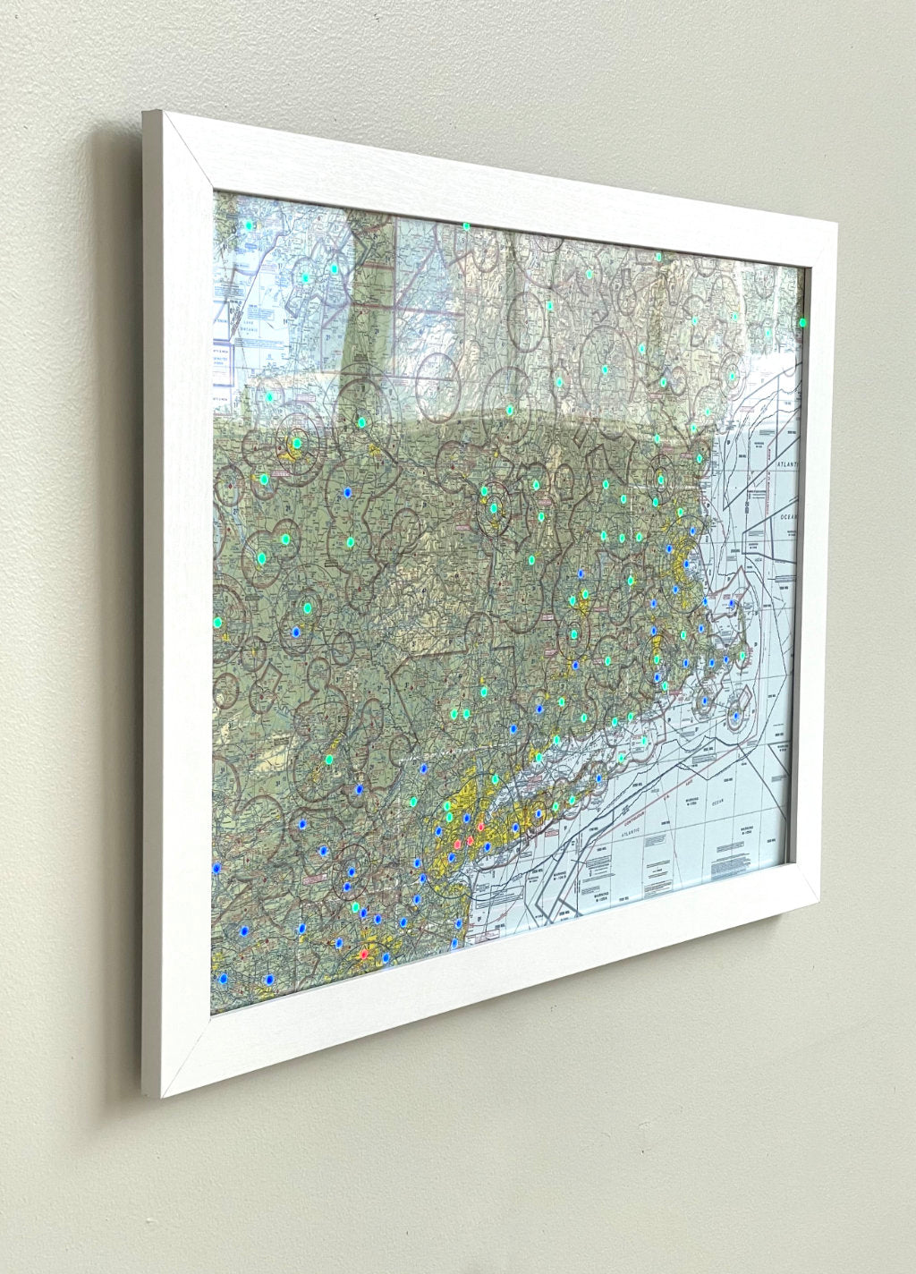 LightMap Air with White frame showing live METAR and Weather